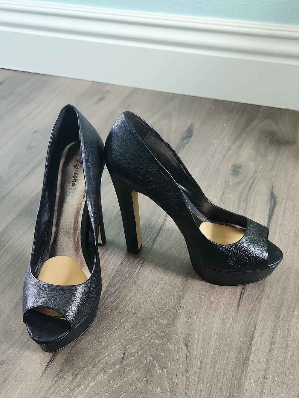 Zigi Soho Kelis Peep Toe Platform Heel